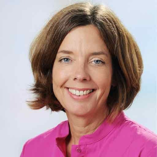 Frau Dr. Schünemann