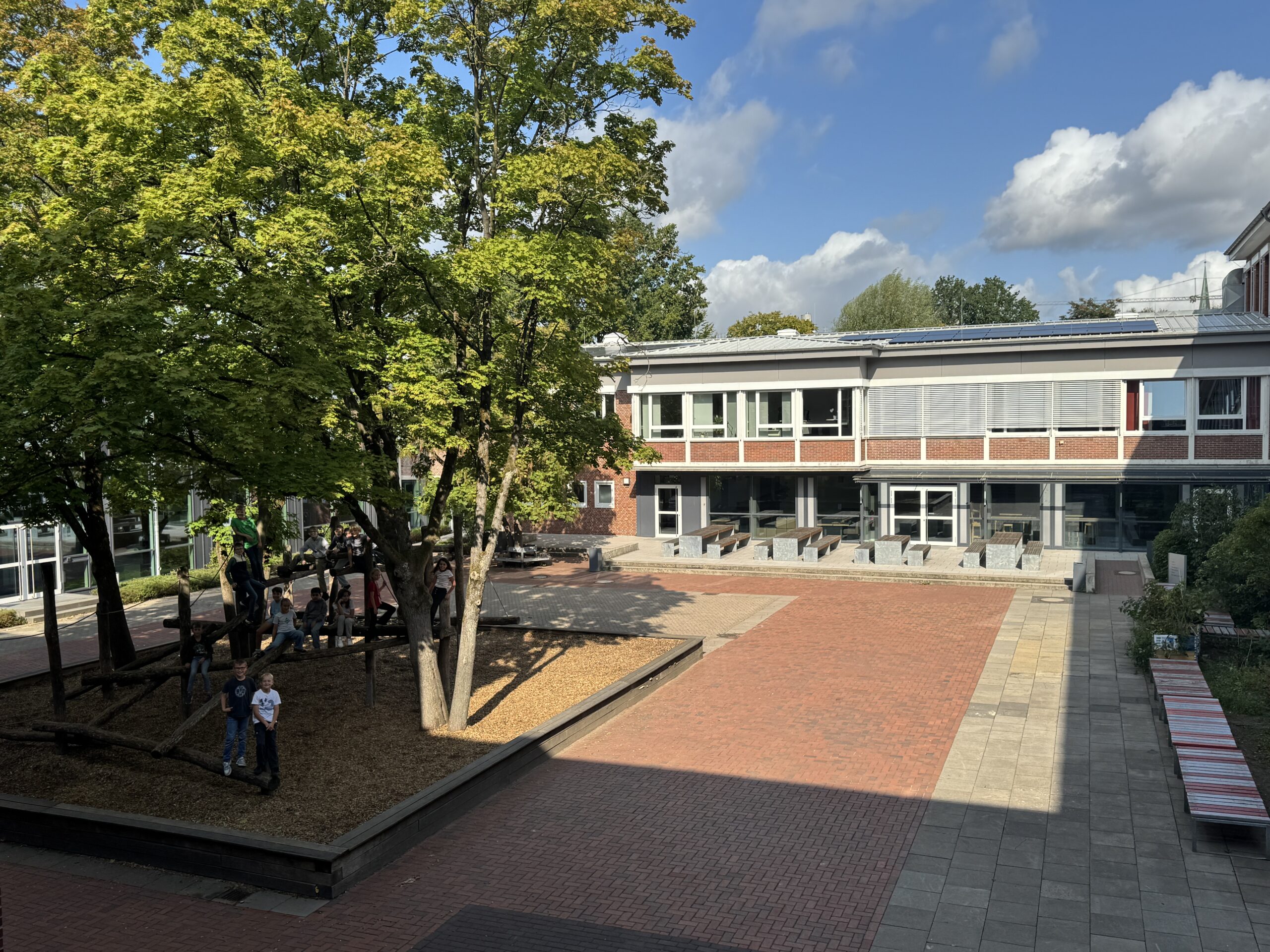 Schulhof der Graf-Anton-Günther-Schule